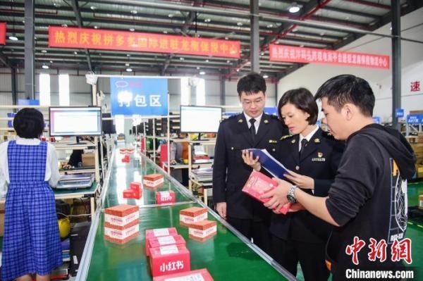 “双十一”江西跨境电商火热 海关监管业务量暴涨百倍-2.jpg