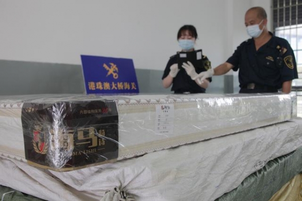 “海马床垫”也有假？大桥海关截查一批涉嫌侵权床垫-1.jpg