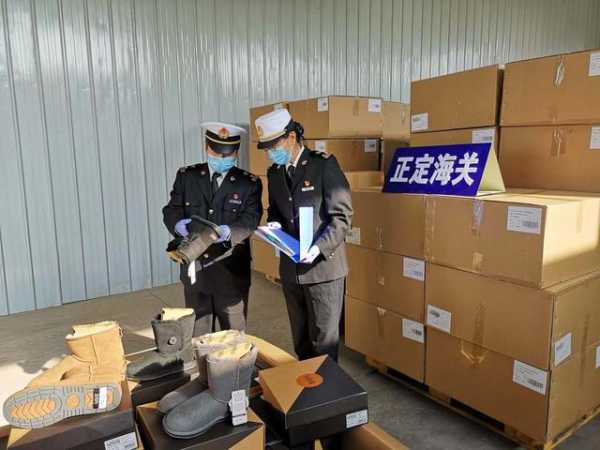 石家庄海关查获涉嫌侵犯知识产权鞋靴4400双-1.jpg