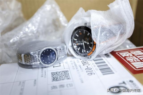 拱北海关查办“水客”走私案值逾18亿元-3.jpg