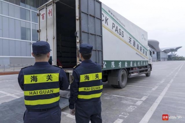 “空港+保税+会展”为深圳外贸再添新动能 深圳海关为大湾区工业博览会提供一站式通关服务-2.jpg