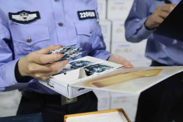 白色恋人、卡乐比薯条等网红食品低报价走私，沪海关重拳打击-2.jpg