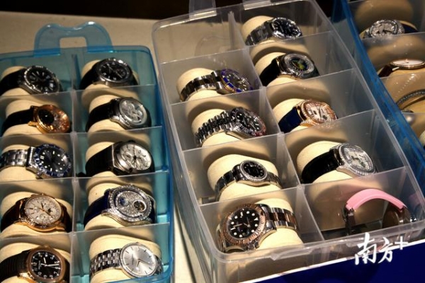 案值1.7亿元！深圳海关查获百达翡丽、江诗丹顿等品牌手表近200块-1.jpg