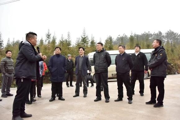 中国银保监会中国进出口银行领导到我县调研-4.jpg