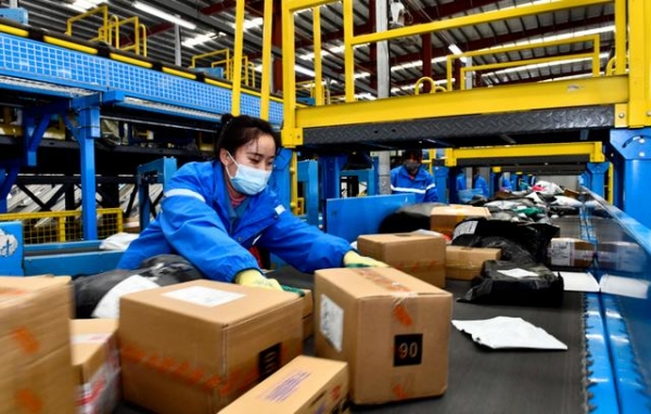 2020年我国外贸进出口总值32.16万亿元 创历史新高丨财经早餐-5.jpg