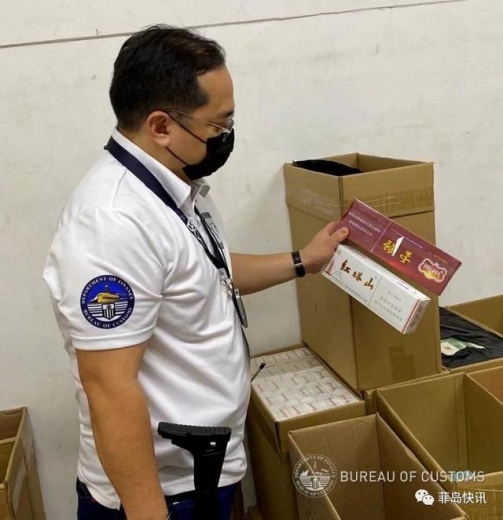 菲海关没收7000万比索中国走私品-1.jpg