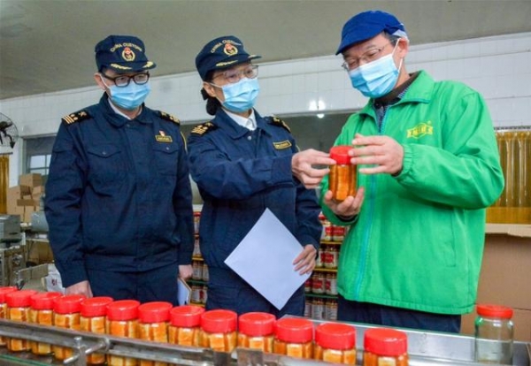 货值1亿！去年江门海关监管出口腐乳等调味品6404.4吨-1.jpg