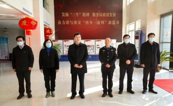 市长陈之常赴出入境边防检查站和海关慰问-3.jpg