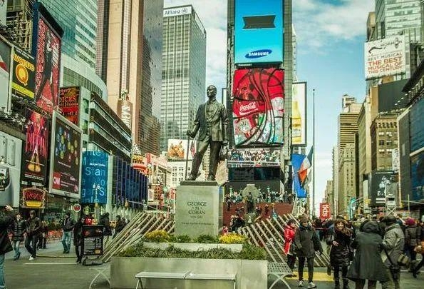 大批美藉华人连夜回国，海关拦都拦不住，回国背后真相是什么？-3.jpg