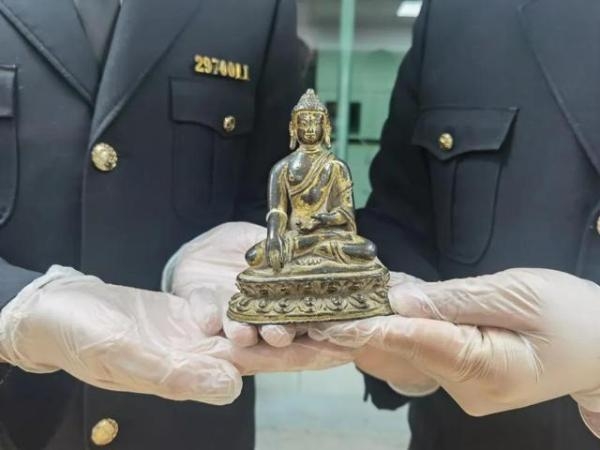 报关几百块的东西，打开一开惊了！杭州海关查获清代龙袍一件-5.jpg