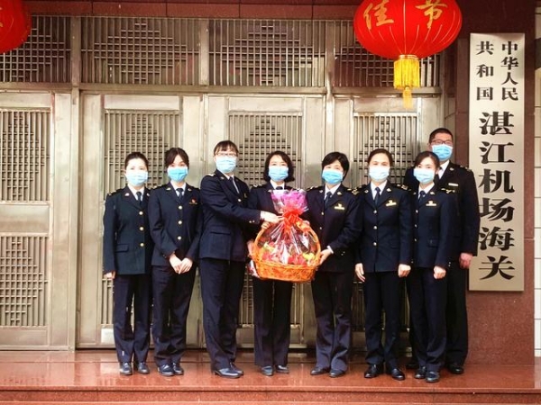 湛江海关开展“巾帼心向党 奋斗新征程”“三八”国际劳动妇女节系列活动-2.jpg