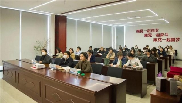 威海综合保税区举办“巾帼心向党 奋进新征程”主题演讲比赛-1.jpg