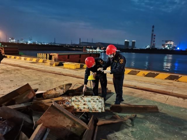 湛江海关顺利验放湛江口岸首批进口再生钢铁原料-1.jpg