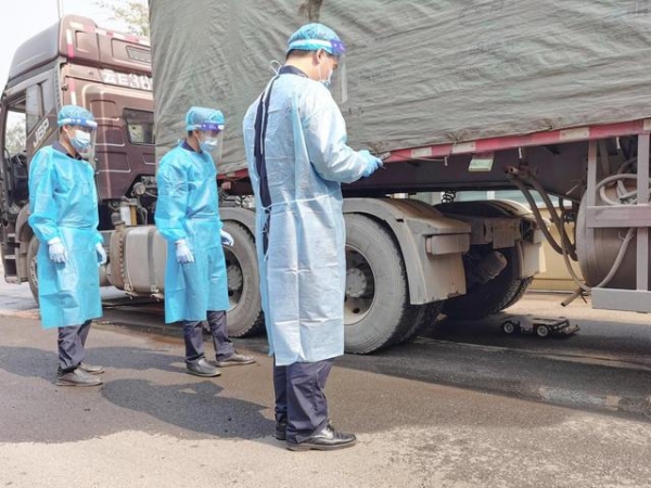 边关智慧监管模式不断深化 昆明海关启用车辆底盘检查机器人-1.jpg