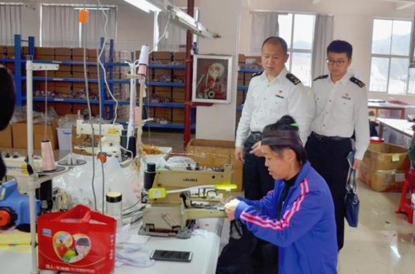 凯里海关“打包”服务 助推企业“一站式”通关-1.jpg