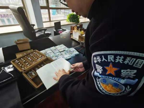 价值4000万元走私钻石被海关查获，其中竟还有“鸽子蛋”-2.jpg