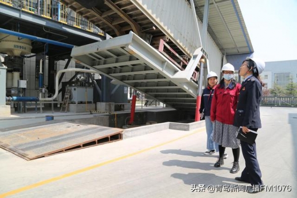 青岛前湾保税港区税务局：走访问需送礼包 便民办税暖人心-1.jpg