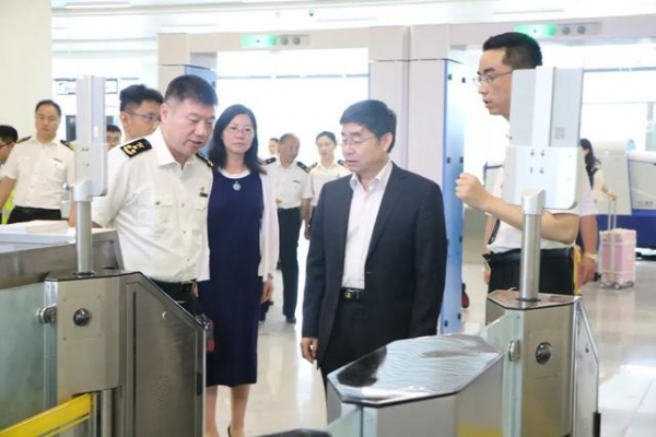 “三智”引领 |“智慧海关”无感通关-6.jpg