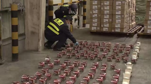 洋山海关查获涉嫌侵权汽车零部件万余件 涉及福特丰田本田-1.jpg