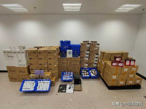 澳门海关治安警联手捣破水客供货店，扣货160万，8人涉案-3.jpg