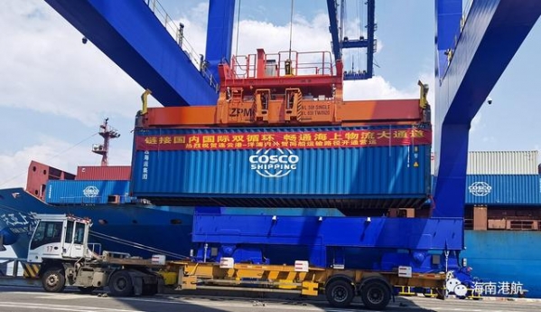 进出口通道拓宽！洋浦内外贸同船运输再添一组新路径-1.jpg