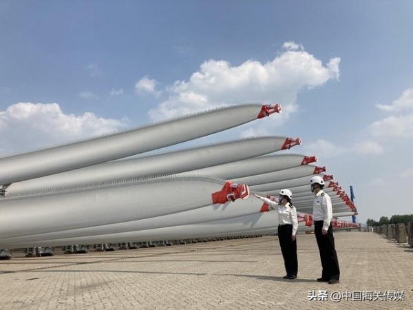 海关助力全球最大风电叶片货轮扬帆起航-1.jpg