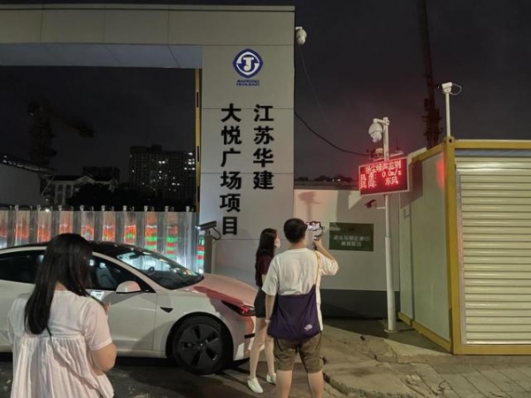 “降噪圳行动第二期”：高考前夜突查工地保税区中建八局工地超时施工被叫停-8.jpg