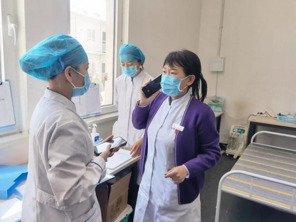保税区博迈科接种点医疗队有位忙前跑后的李主任-3.jpg