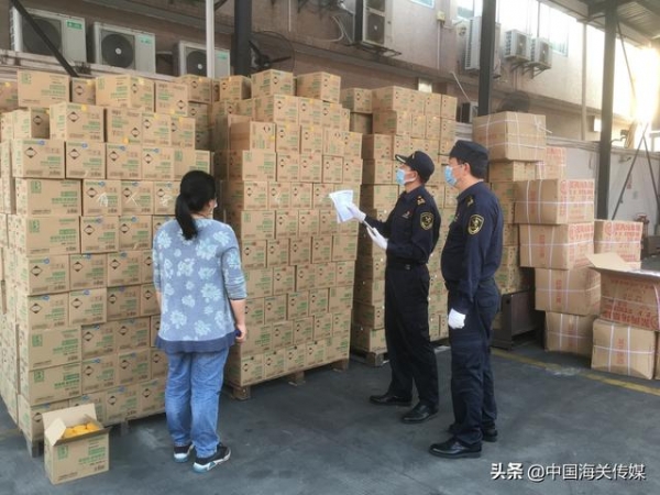 广州海关查获2.16万支易燃手喷漆-2.jpg